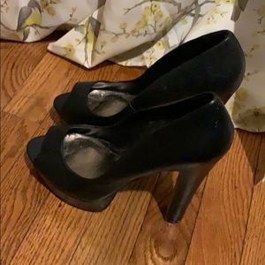 Black pumps